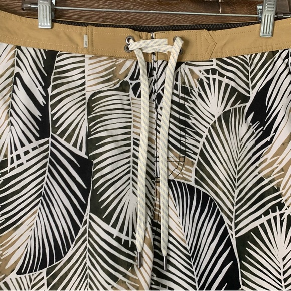 Vuori Mens cruise Boardshorts in palm tree print 36 - Picture 4 of 11